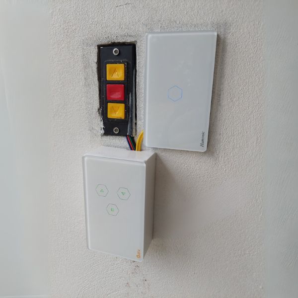 Công Tắc Cửa Cuốn Wifi Datic Smart Door (Màu đen) 15 cua cuon datic thucte1